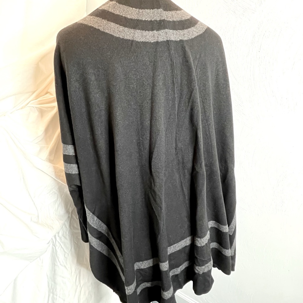 WHBM Ruana - Picture 4 of 7
